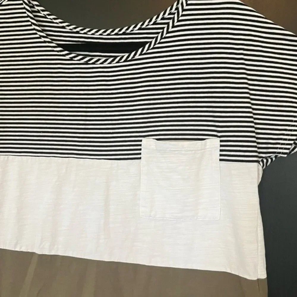 SHEIN Patch Pocket Front Cut And Sew T-Shirt Size Medium